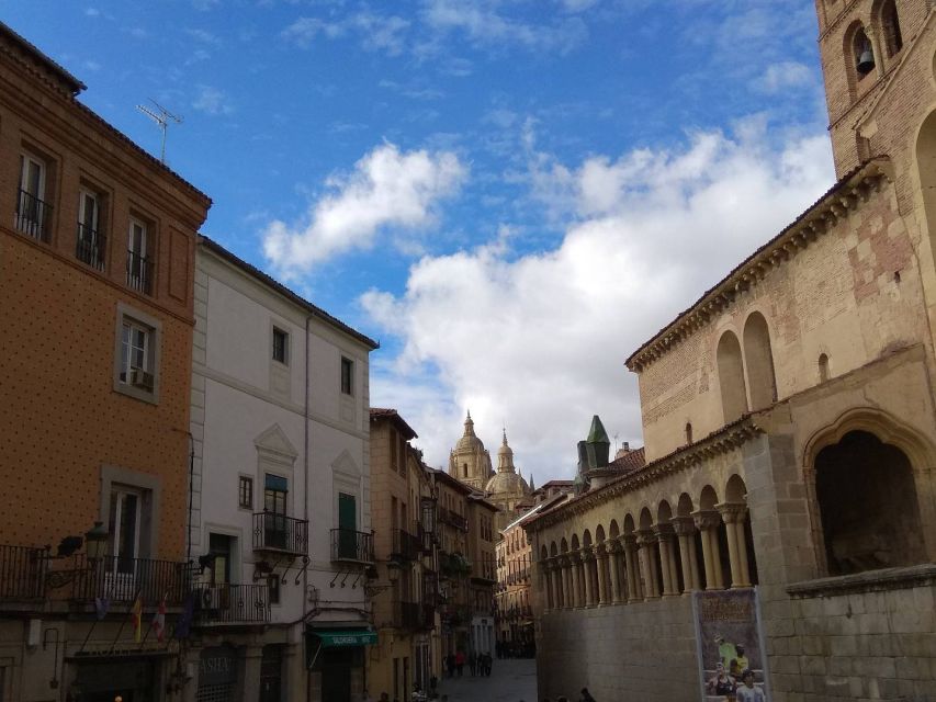 Segovia: Guided Walking Tour with Alcázar Entry - Casa de los Picos and Segovia’s noble streets