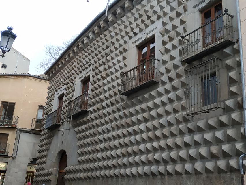 Segovia: Guided Walking Tour with Cathedral & Alcázar Entry - Why this compact Segovia route works