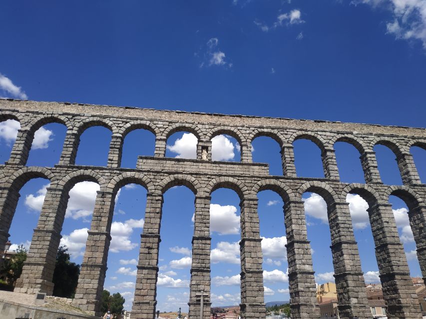Segovia: Guided Walking Tour with Cathedral & Alcázar Entry - Romanesque churches and the old Jewish quarter