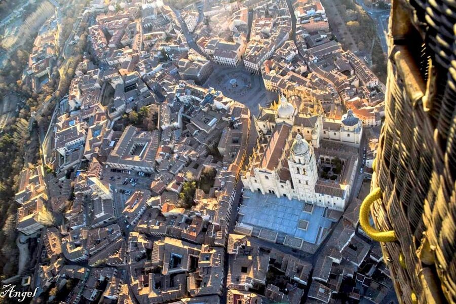Segovia: Hot Air Balloon Flight with Picnic and Cava - The early morning schedule matters