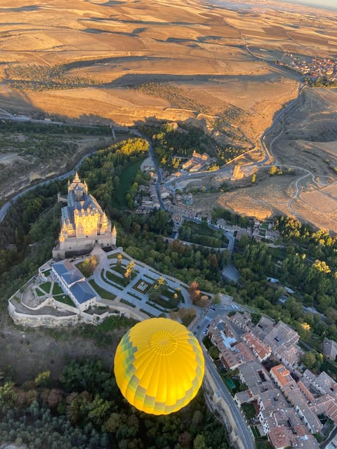 Segovia: Hot Air Balloon Flight with Picnic and Cava - Landing, food, and the Cava toast