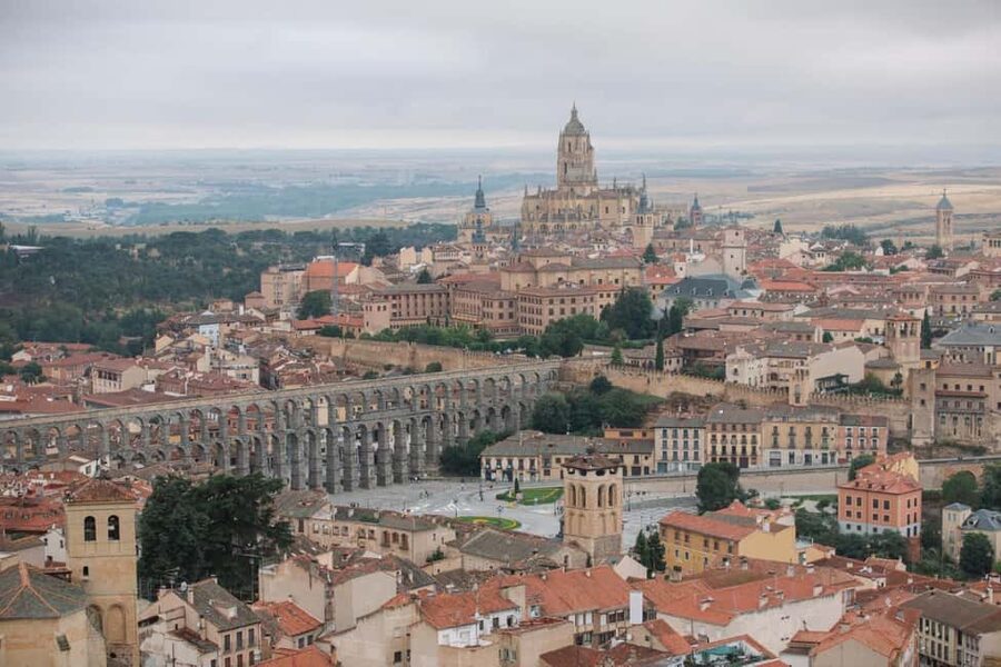Segovia: Hot-air balloon ride with cava toast & picnic - Key points to know before booking