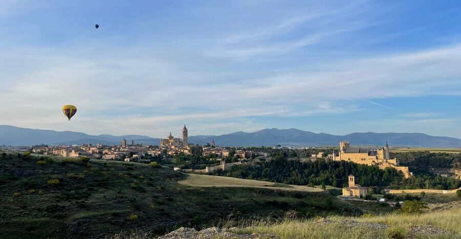 Segovia: Hot-air balloon ride with cava toast & picnic - Why Segovia looks best from a balloon