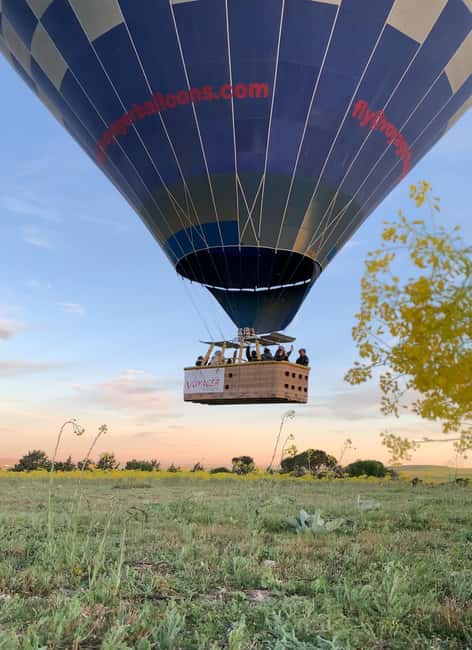 Segovia: Hot-air balloon ride with cava toast & picnic - What the balloon ride feels like