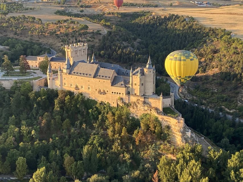 Segovia: Hot Air Balloon Ride with Picnic and Activity Video - Key points to know before booking