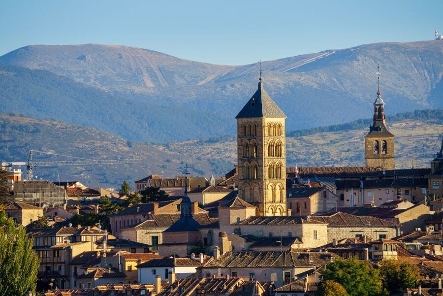 Segovia - Old Town tour including Castle visit - Walking, access, and the pace of the route