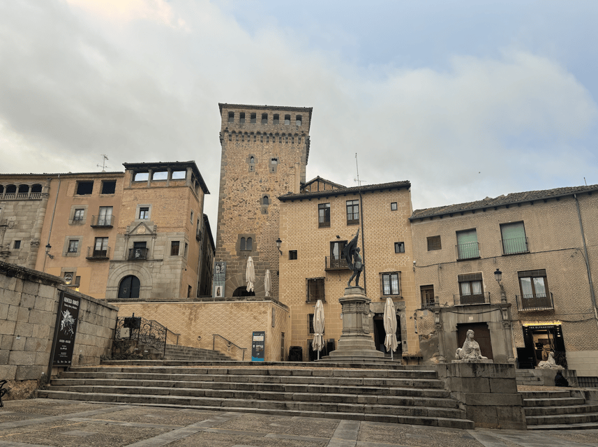 Segovia: private tour with Alcazar, Cathedral and wine tasting - Pace, Language, and Group Style