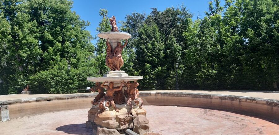 Segovia: Royal Palace of La Granja de San Ildefonso Tour - The fountains and the stories behind them