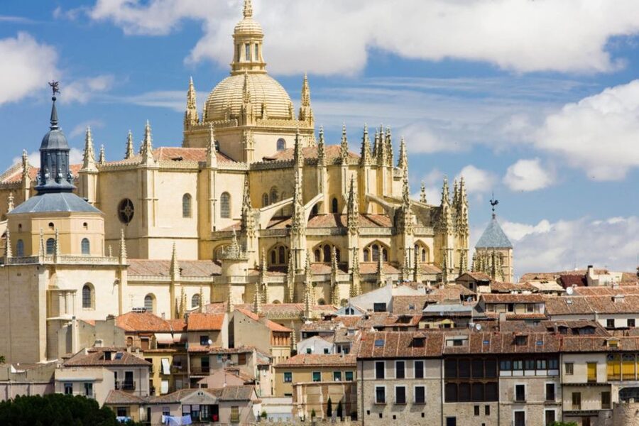 Segovia: Self-Guided Audio Tour on Your Phone - Alhóndiga and the quieter details of Segovia