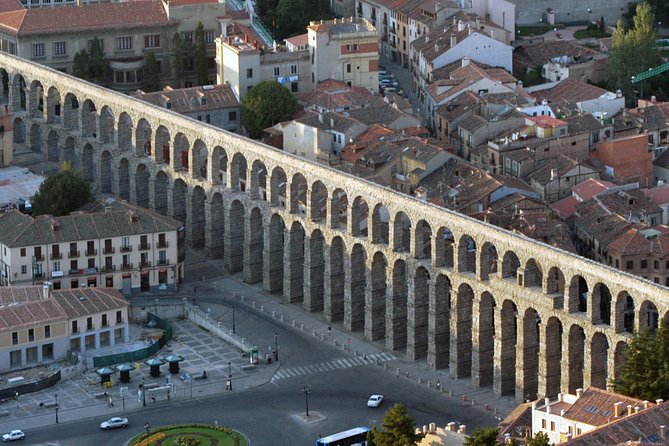Segovia Walking Private Tour 3 hours with tickets included - Starting beside the Roman aqueduct