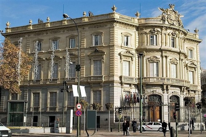 Self-Guided Audio Tour - Ghosts of Madrid: History and terror - Starting outside Palacio de Linares and Cibeles
