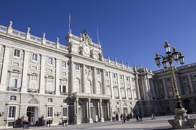 Skip-the-line Madrid Royal Palace with tapas tasting & Retiro Park - The tapas tasting on Calle Mayor