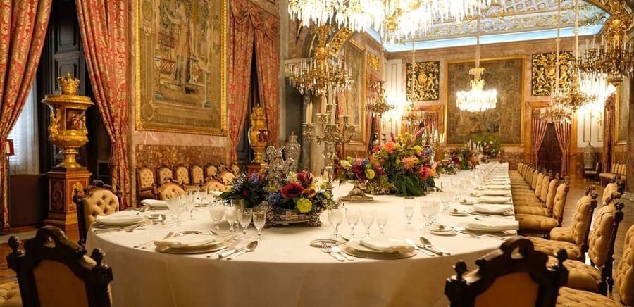 "Skip the line" Royal Palace + Prado Museum - The transfer between palace and Prado