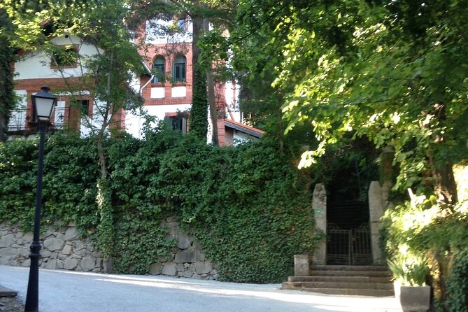 Stone Carving in Cercedilla/Madrid - The mindful rhythm of working marble