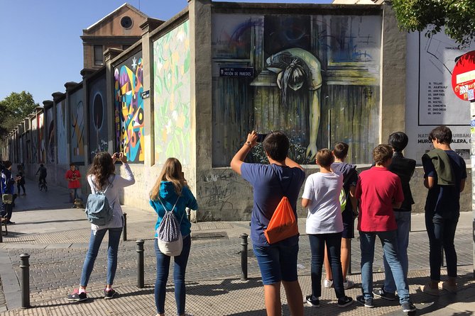 Street Art Guided Tour in Madrid - What the guide adds to the experience