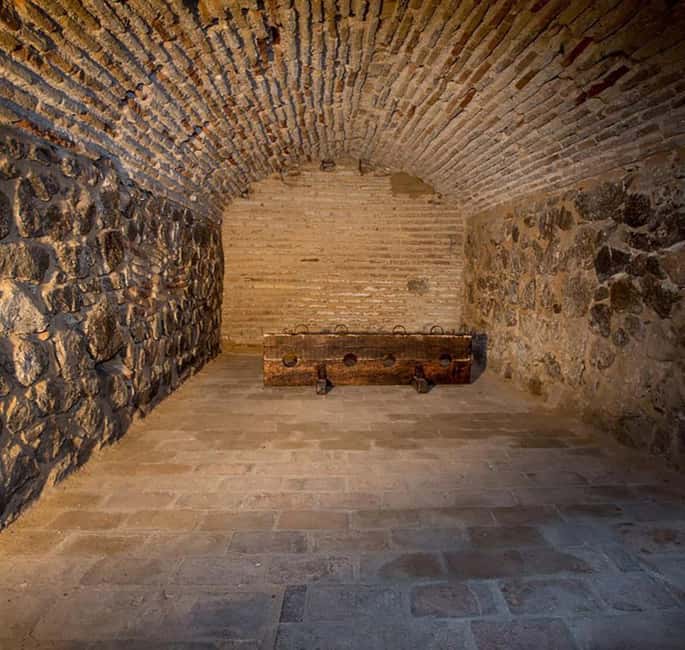 Subway Toledo: night tour 4 subways including Thermae - Four reasons this Toledo walk is different