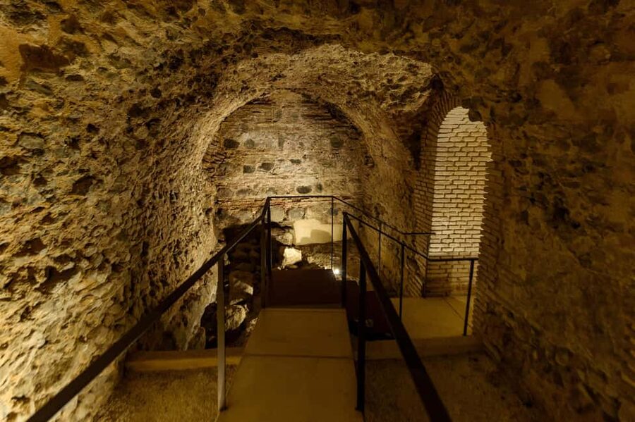 Subway Toledo: night tour 4 subways including Thermae - Posada de la Hermandad dungeons