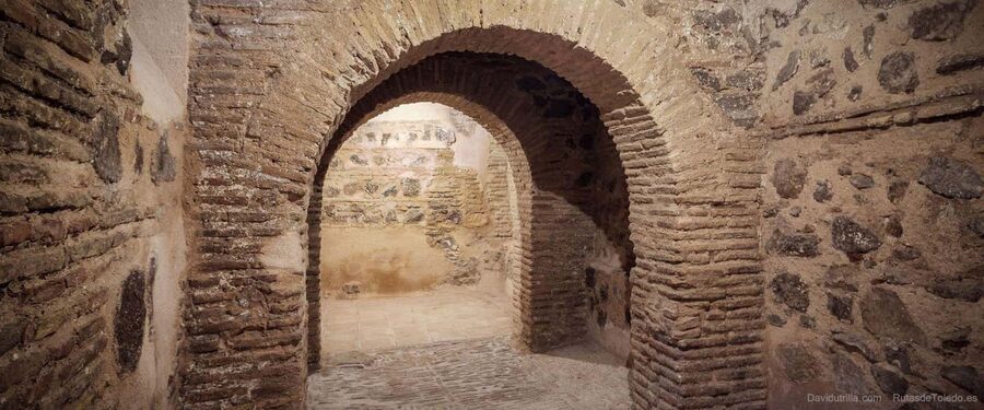Subway Toledo: night tour 4 subways including Thermae - Starting behind the Cathedral