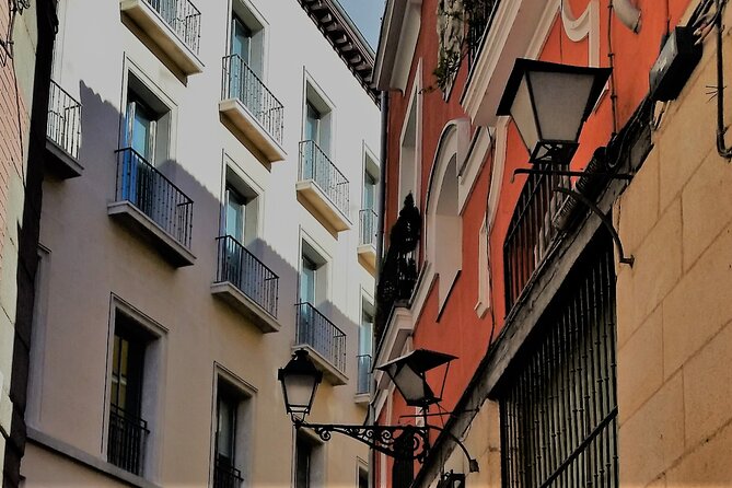Surfing Madrid: From the Palace to the Tavern Private Tour - Finding Madrid’s Moorish Wall