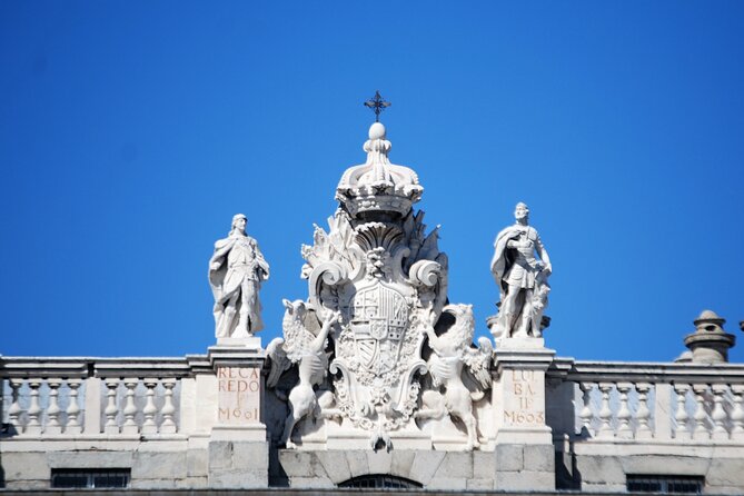 Surfing Madrid: From the Palace to the Tavern Private Tour - The Church of Santiago and Madrid’s older layers