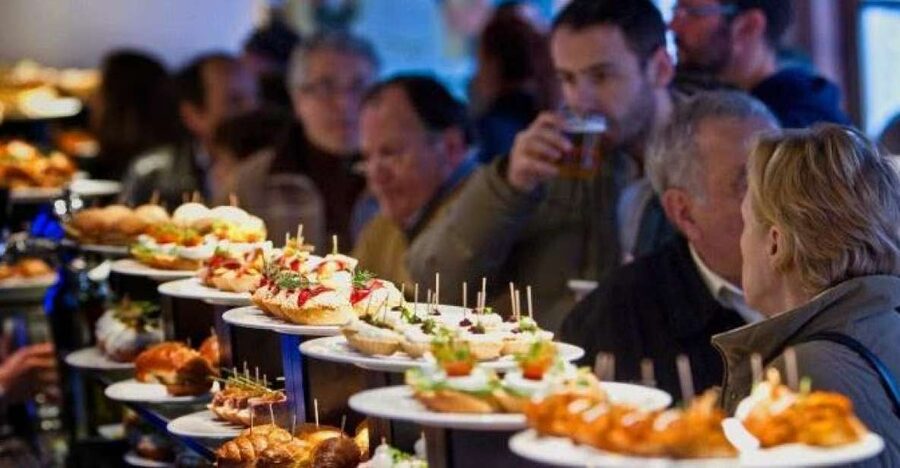 Tapas Crawl in Madrid Historical Quarter for Lunch or Dinner - Key points at a glance