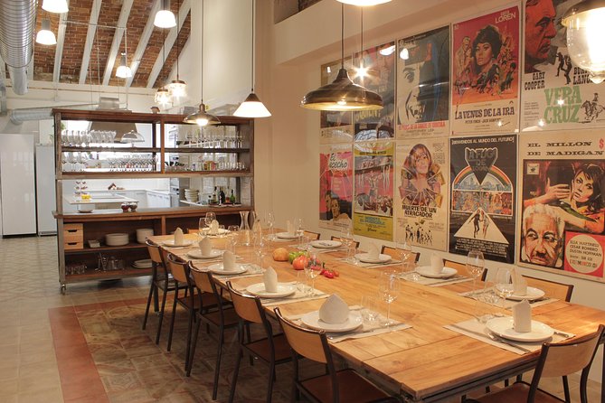 Tapas & Paella Cooking Class in Madrid with a Professional Chef - How the class suits families and mixed groups