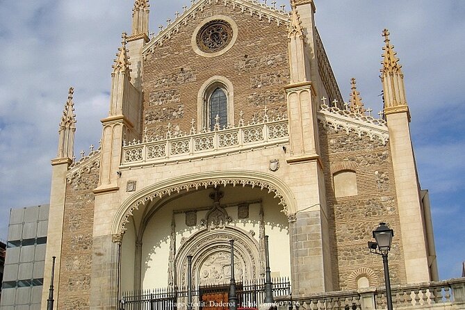 The Best of Madrid: Private Half-Day Tour including Prado Museum - Entering the Prado with a private guide