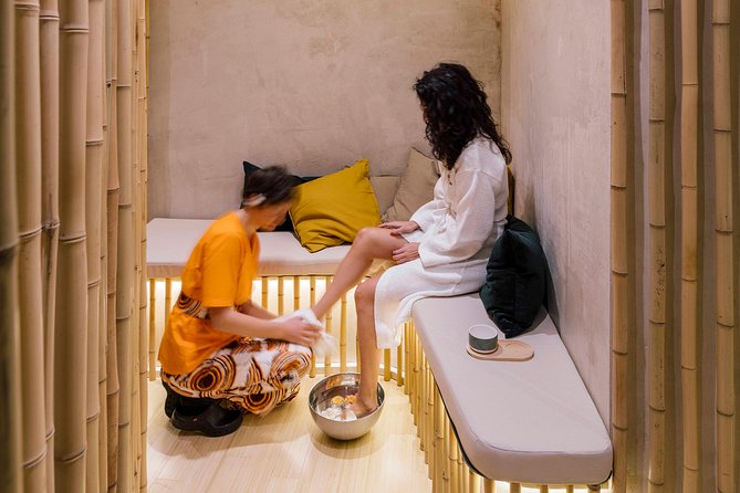 To sweat Madrid toxins in Hammam and enjoy the best couple massage downtown - A Madrid reset at C. del León, 4