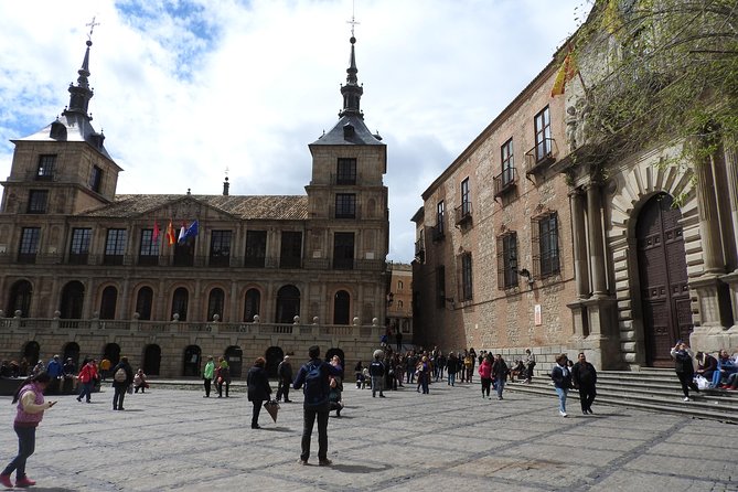 Toledo and Segovia Private Tour with Hotel Pick up from Madrid - The included drink and tapa in Segovia
