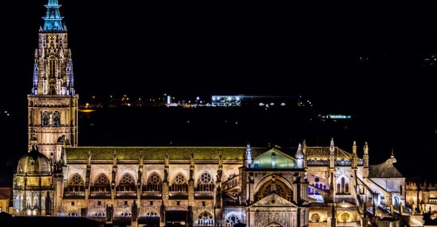 Toledo Cathedral Guided Tour in Spanish - Dress, access, and timing
