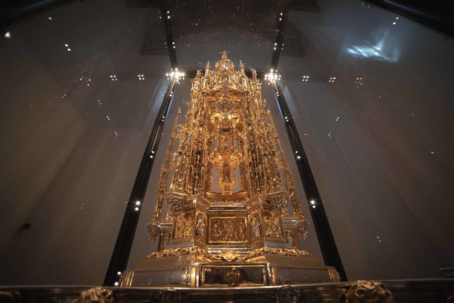 Toledo: Cathedral Tour with a Local Guide - The altarpiece, choir, and great pipe organs