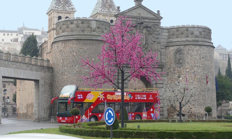 Toledo: City Sightseeing Hop-On Hop-Off Bus Tour & Extras - San Martin Bridge and entering the Jewish Quarter