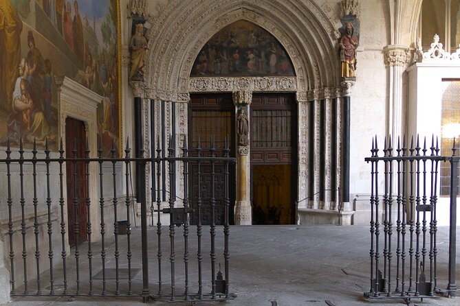 Toledo Essential: Private Visit with Official Guide and Tickets - Timing, walking, and the finish at Plaza del Ayuntamiento