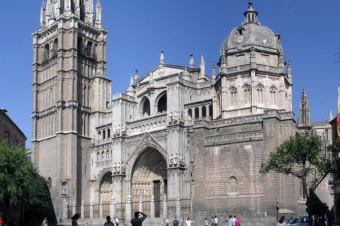 Toledo Full-Day Walking Tour with Guide from Madrid - Madrid to Toledo by comfortable coach