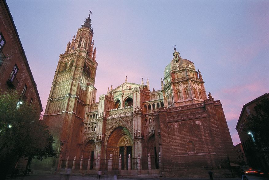 Toledo: Private Monuments Walking Tour with Monument Entry - Starting at Zocodover Square in central Toledo