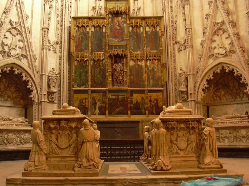 Toledo: Private Monuments Walking Tour with Monument Entry - What the three-hour pace feels like