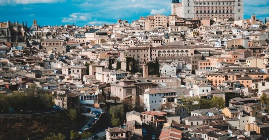 Toledo: Private tour with an official guide - Why a private walk helps in Toledo
