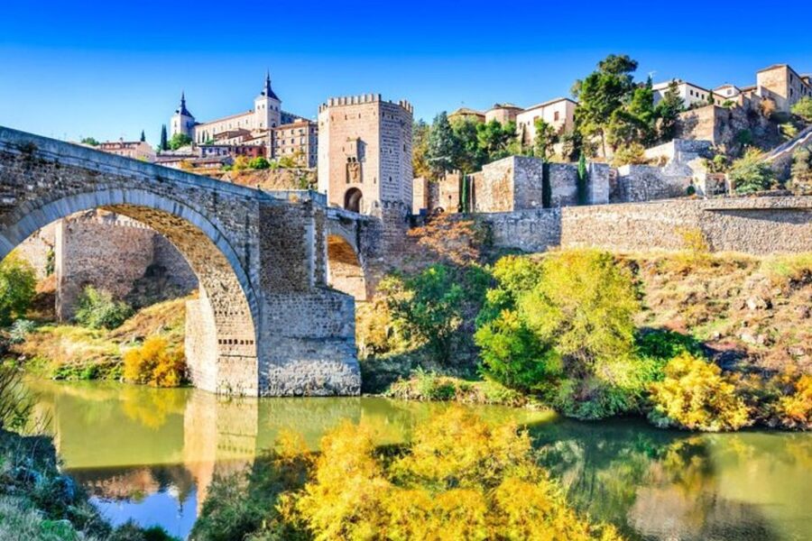 Toledo: Private tour with an official guide - The value of seeing monuments with context