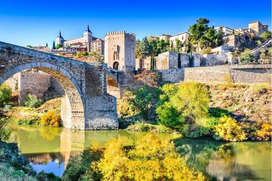 Toledo : Private Walking Tour with a Pro guide - Why a private walk works well in Toledo