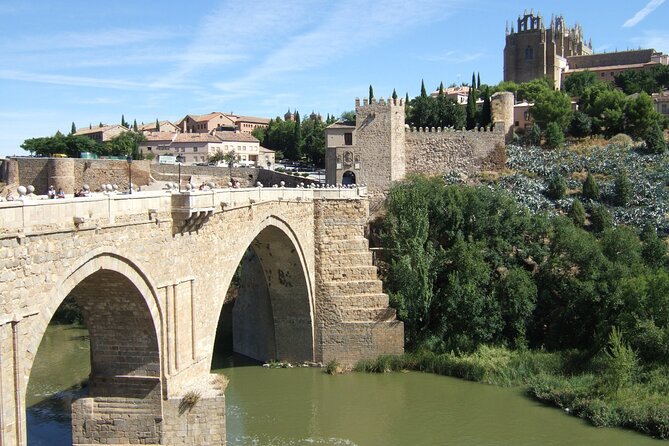 Toledo Scavenger Hunt and Highlights Self-Guided Tour - Small details that make the format work