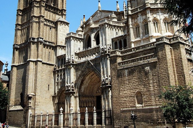 Toledo Tour with Tapas, Wine Tasting and Optional 3 Monuments - Santo Tomé and El Greco