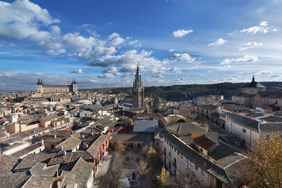 Toledo: Tourist Bracelet with Entry to 7 Attractions - Walking, transport, and finding the collection point