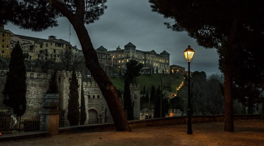 Toledo: Una Mágica noche Toledana - Convents, crosses, and the quietest lanes