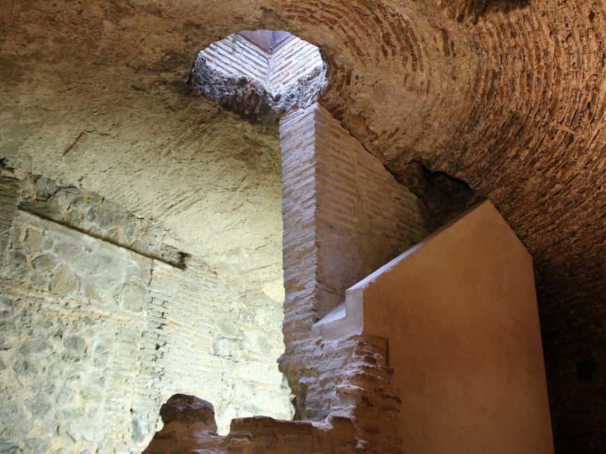 Toledo: Underground Guided Tour with Entry Ticket - The Roman Baths reveal everyday ancient life