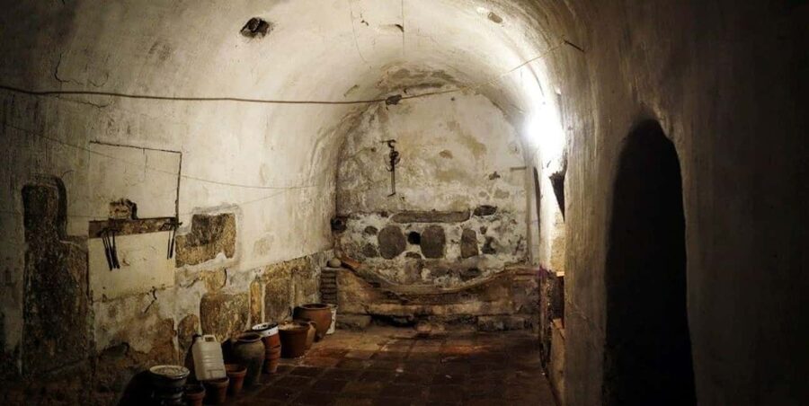 Toledo: Underground Guided Tour with Entry Ticket - A guide-led experience in Spanish