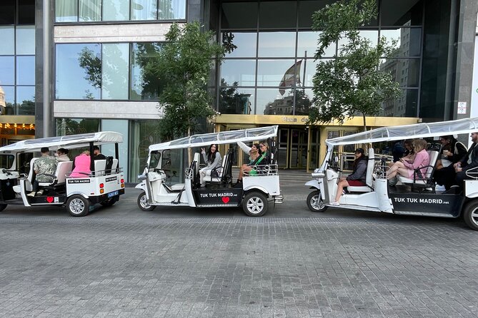 Tour en tuk-tuk electrico por MADRID MODERNO - A fast, wide look at Madrid