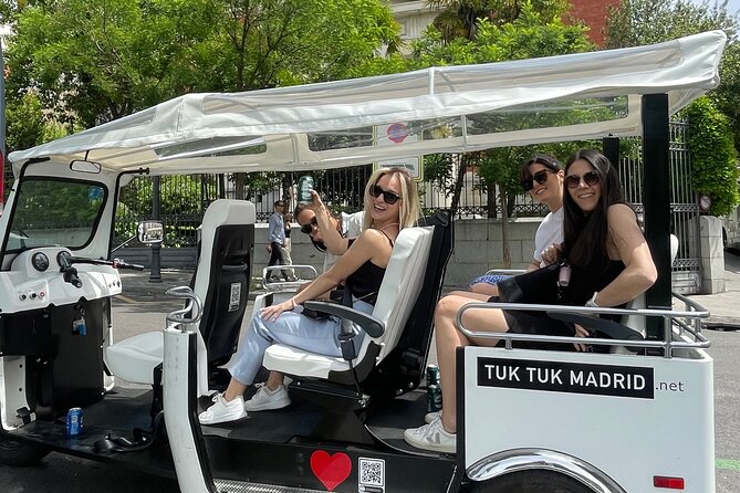 Tour en tuk-tuk electrico por MADRID MODERNO - The Prado, Puerta de Alcalá, and Salamanca
