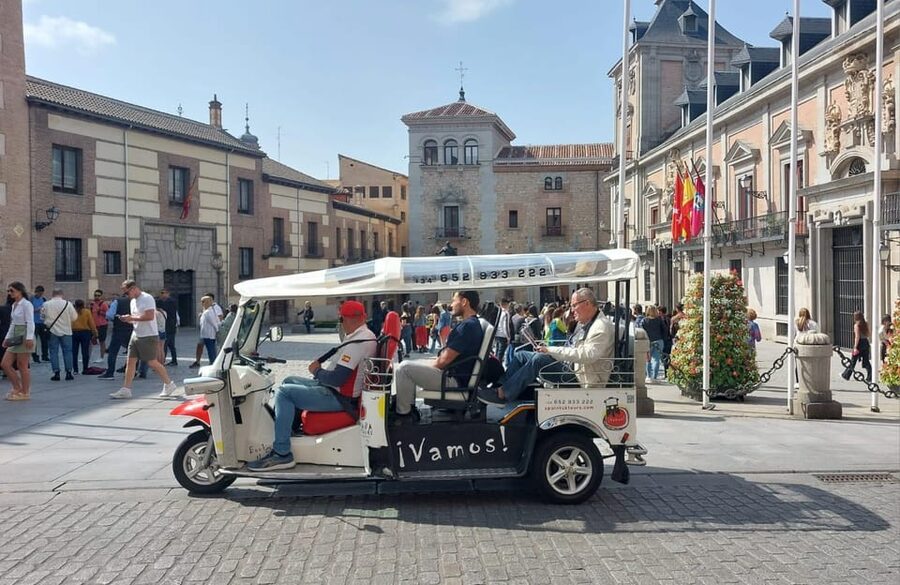 Tour Madrid: Secrets in a Electric Tuk Tuk - Why a tuk tuk works well in central Madrid