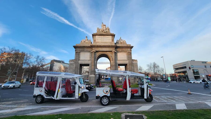 Tour Madrid: Secrets in a Electric Tuk Tuk - The guides are a major part of the experience