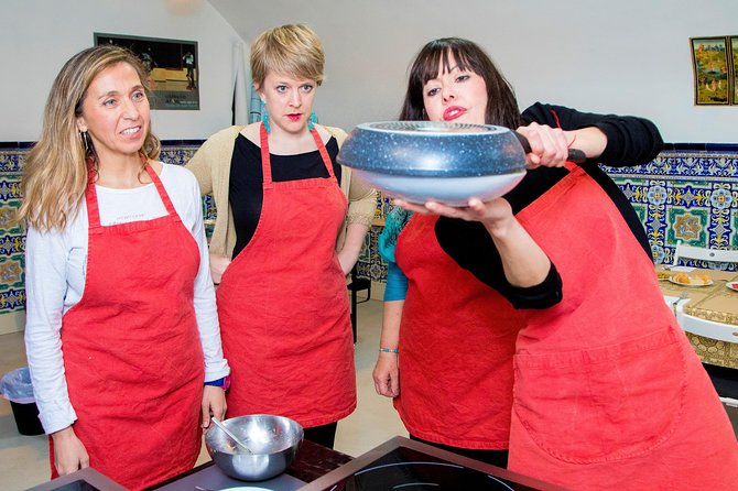 Traditional Paella & Tortilla & Sangria - Cooking Valencian paella in a Madrid home